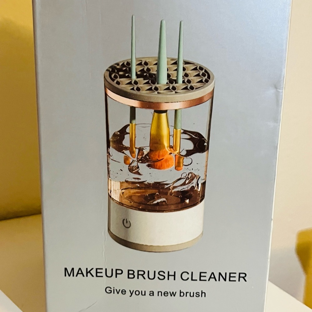 Makeup Brush Cleaner - Gold and White